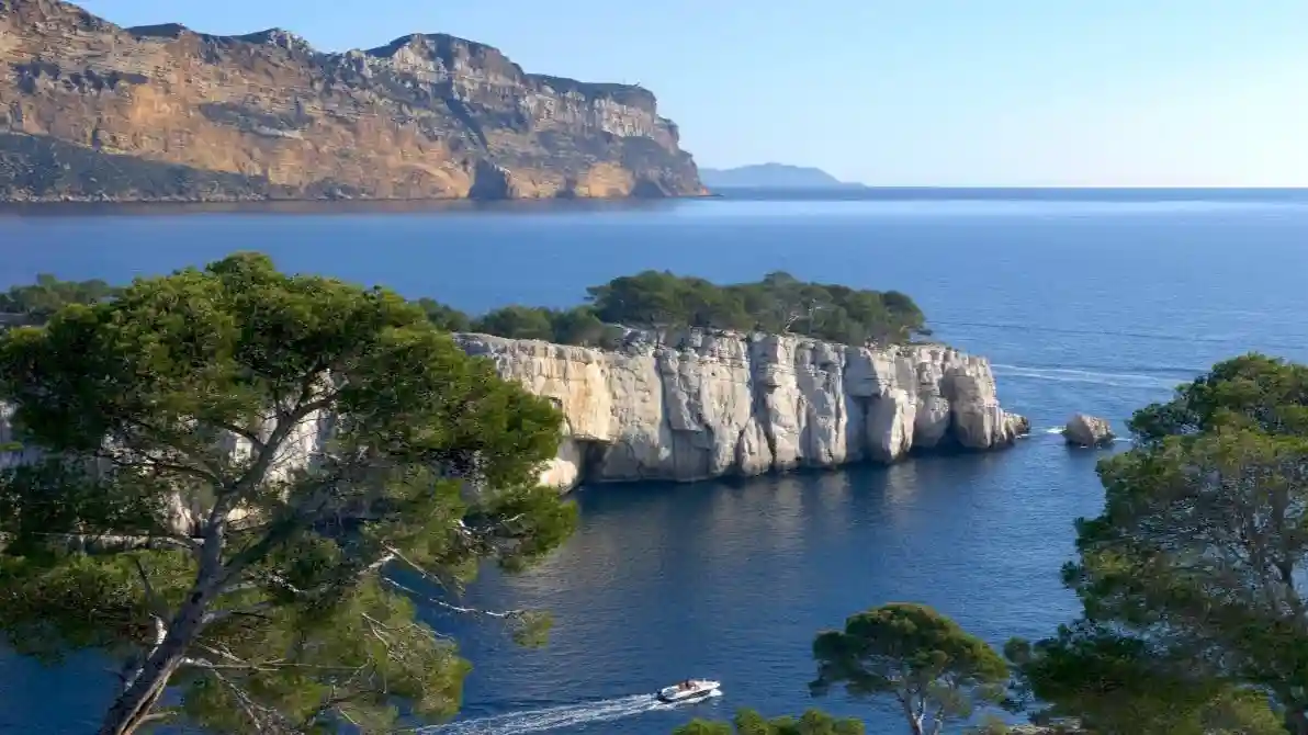 Cassis & Calanques National Park: Guided Tour from Aix-en-Provence + Boat Ride