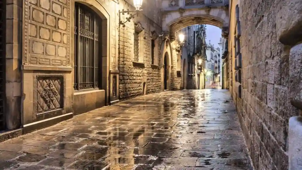 Barcelona: Gothic Quarter Tour with Digital Audio Guide