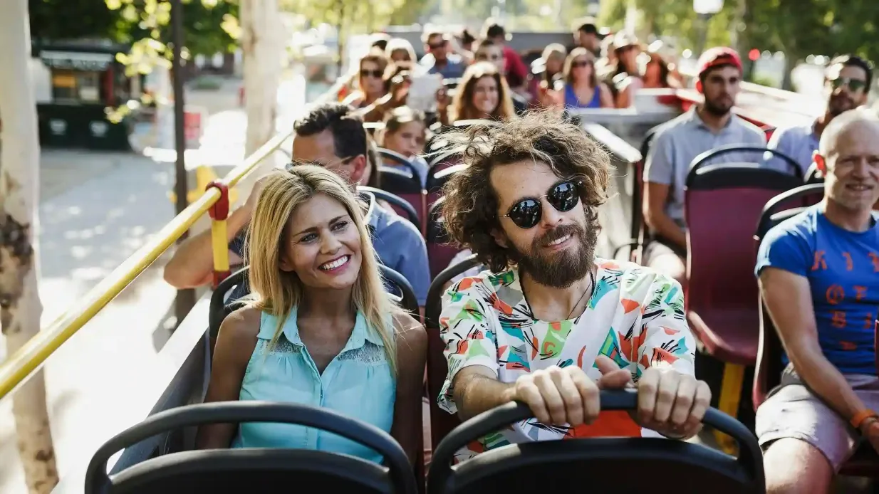 City Sightseeing Budapest: Hop-On Hop-Off Bus + Visita a pie