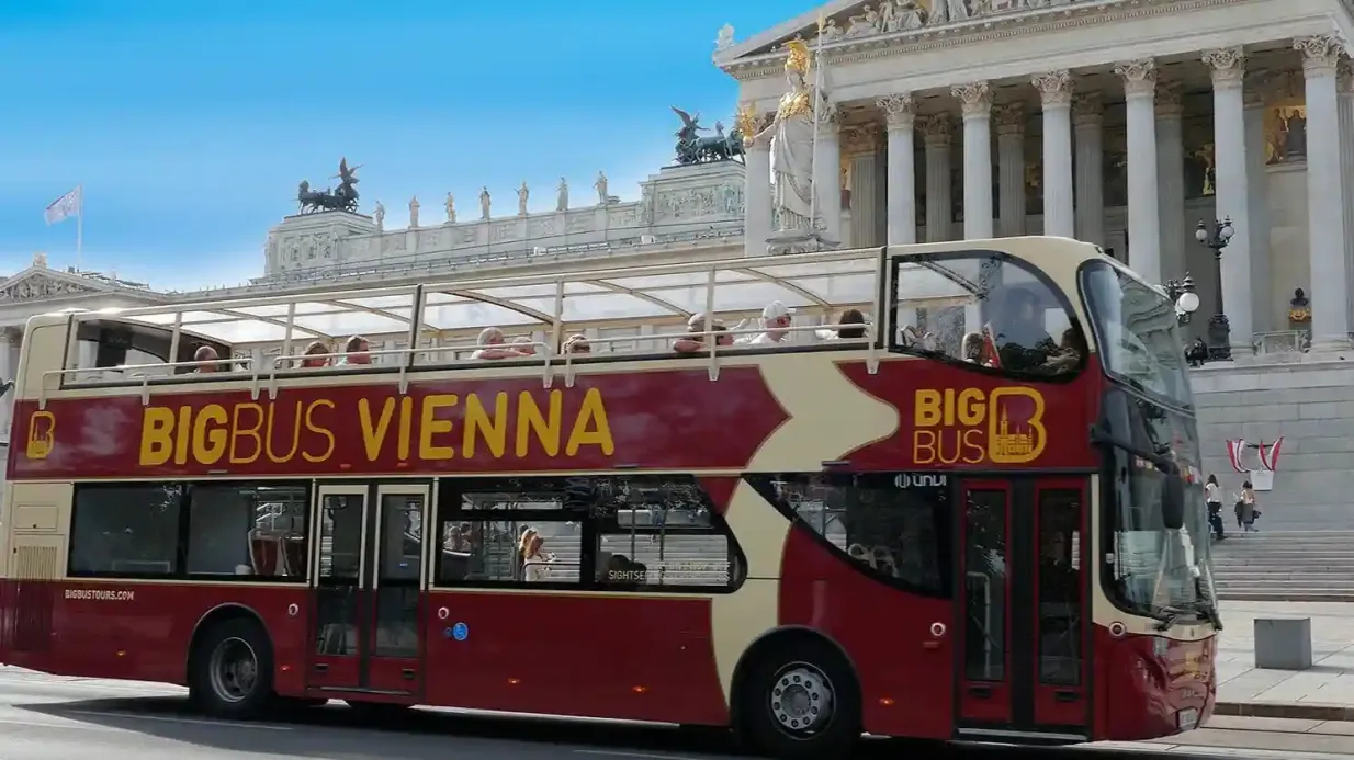 Big Bus Vienna: Tour serale con guida dal vivo