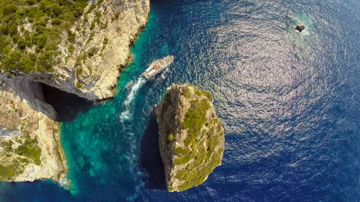 Crucero por las Cuevas Azules de Paxos y Antipaxos (pueblo de Gaios) desde el puerto de Corfú Operado por Corfu Daily Cruises Joint Venture