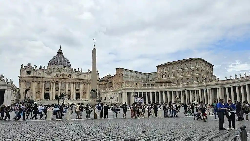 Basílica de São Pedro: Visita guiada + Acesso à Cúpula e às Grutas do Vaticano Organizado por BEST OF ROME TOUR DI CHOWDHURY SAKIB E AHMED RIPON S.N.C.