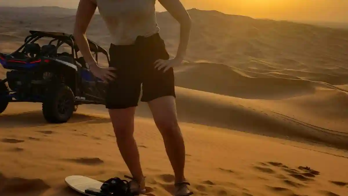 Dubai: Safari nel deserto al tramonto, Dune Bashing e Sandboarding + Cena BBQ Fornito da SUNSET DREAM TOURISM L.L.C