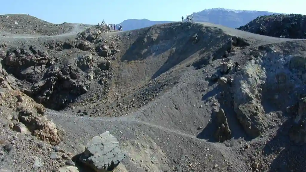 Volcán de Santorini y aguas termales Operado por ΑΦΟΙ ΔΑΚΟΥΤΡΟΥ ΚΞ ΕΚΜΕΤΑΛΕΥΣΗΣ ΕΠΙΒΑΤΙΚΩΝ ΤΟΥΡΙΣΤΙΚΩΝ ΣΚΑΦΩΝ