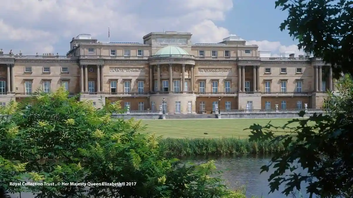 Buckingham Palace: Interior Tour with Royal Walking Tour Provided by City Wonders Limited