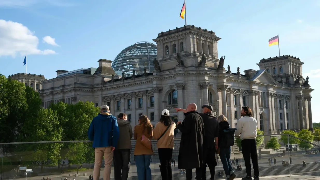Berlin: Tour of Government District & Visit to Reichstag Dome