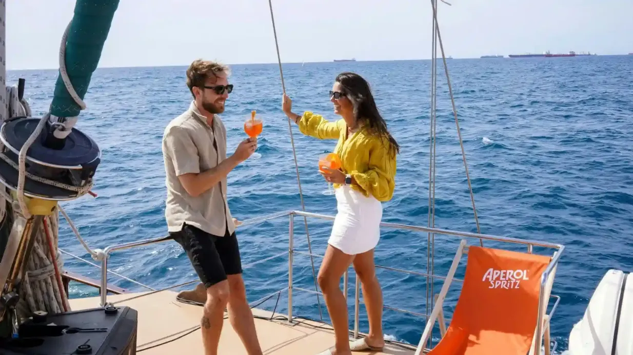 Barcellona: tour in barca a vela + open bar