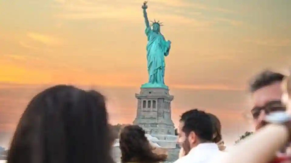 New York: Statue of Liberty Sunset Cruise Provided by Hop-On Hop-Off Water Taxi NY