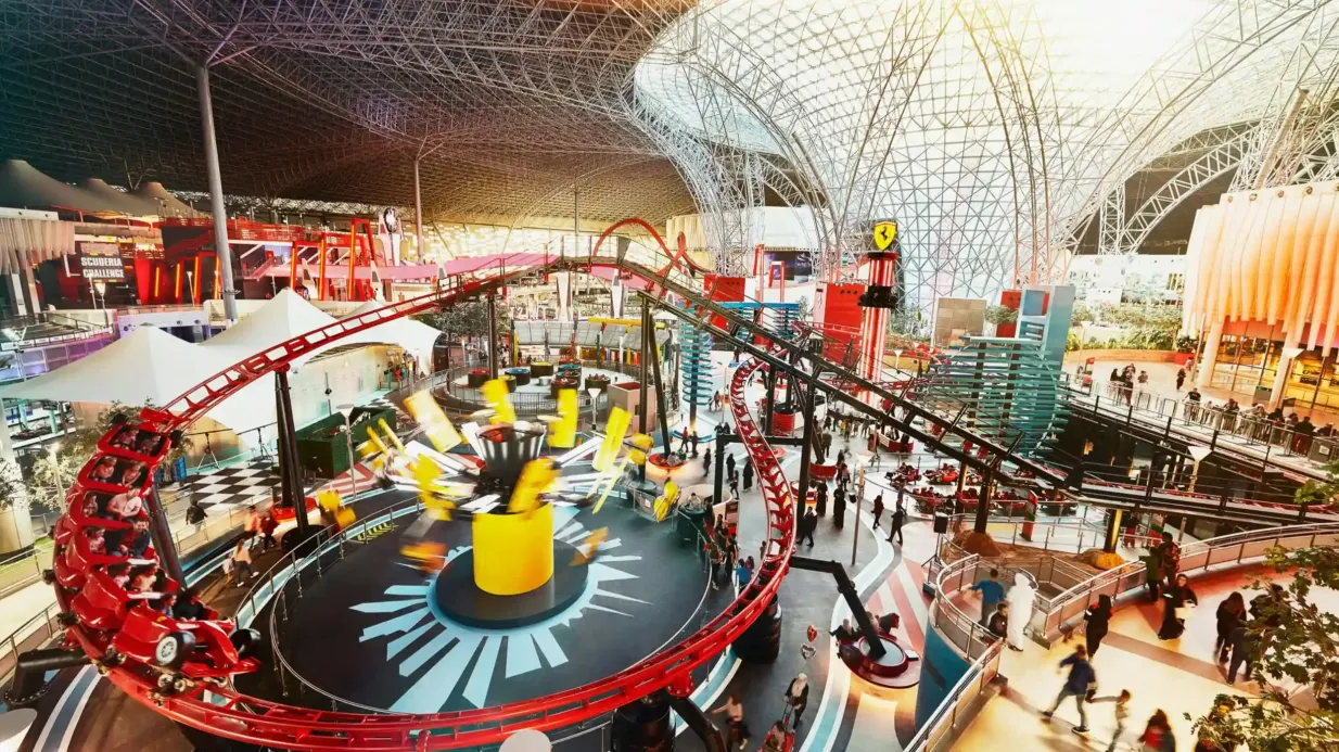 Ferrari World: Biglietto d'ingresso + Servizio navetta