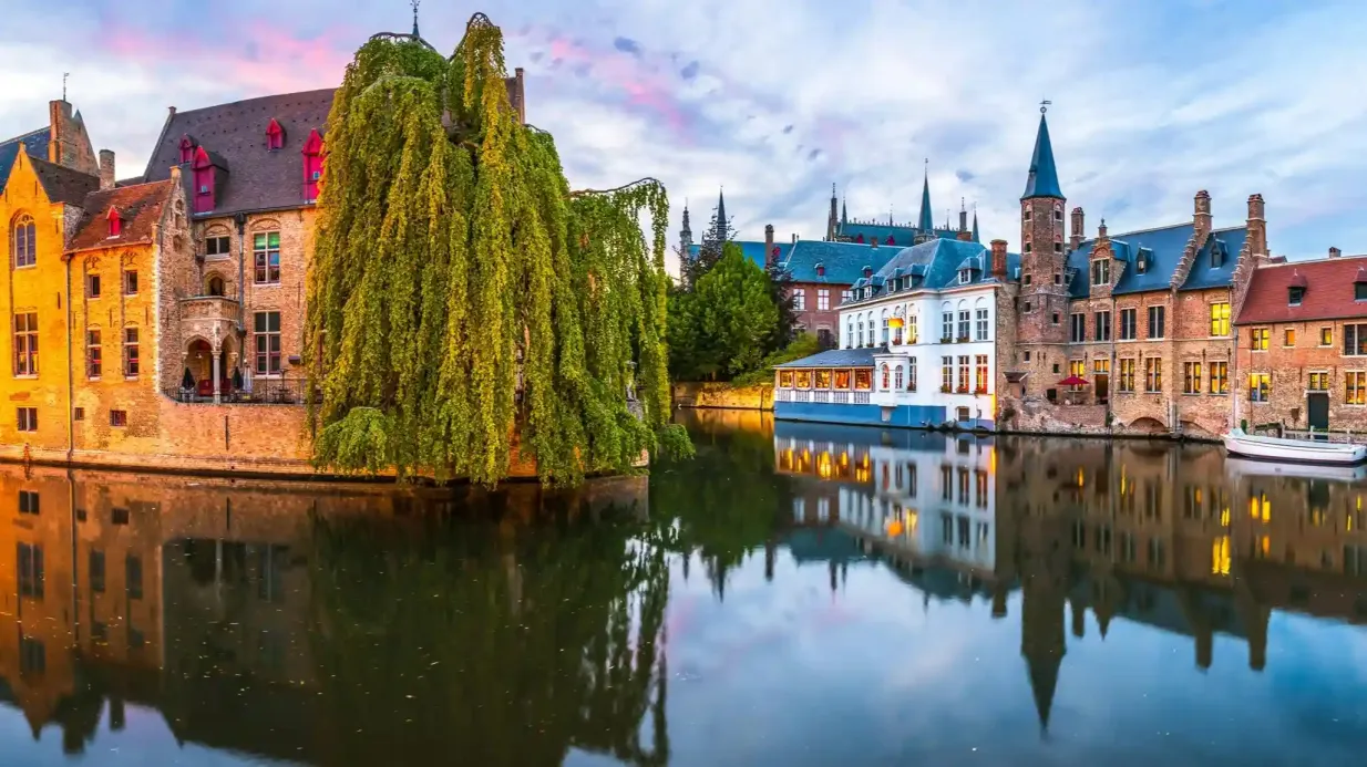 Bruges: Self-Guided Day Trip with Transport from Paris Provided by ParisCityVision