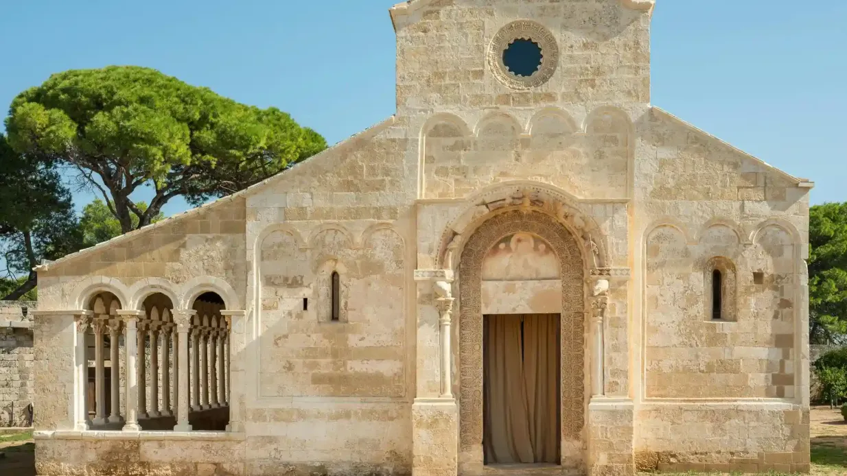 Abadía de Santa Maria di Cerrate: Entrada Operado por FAI - Fondo Ambiente Italiano