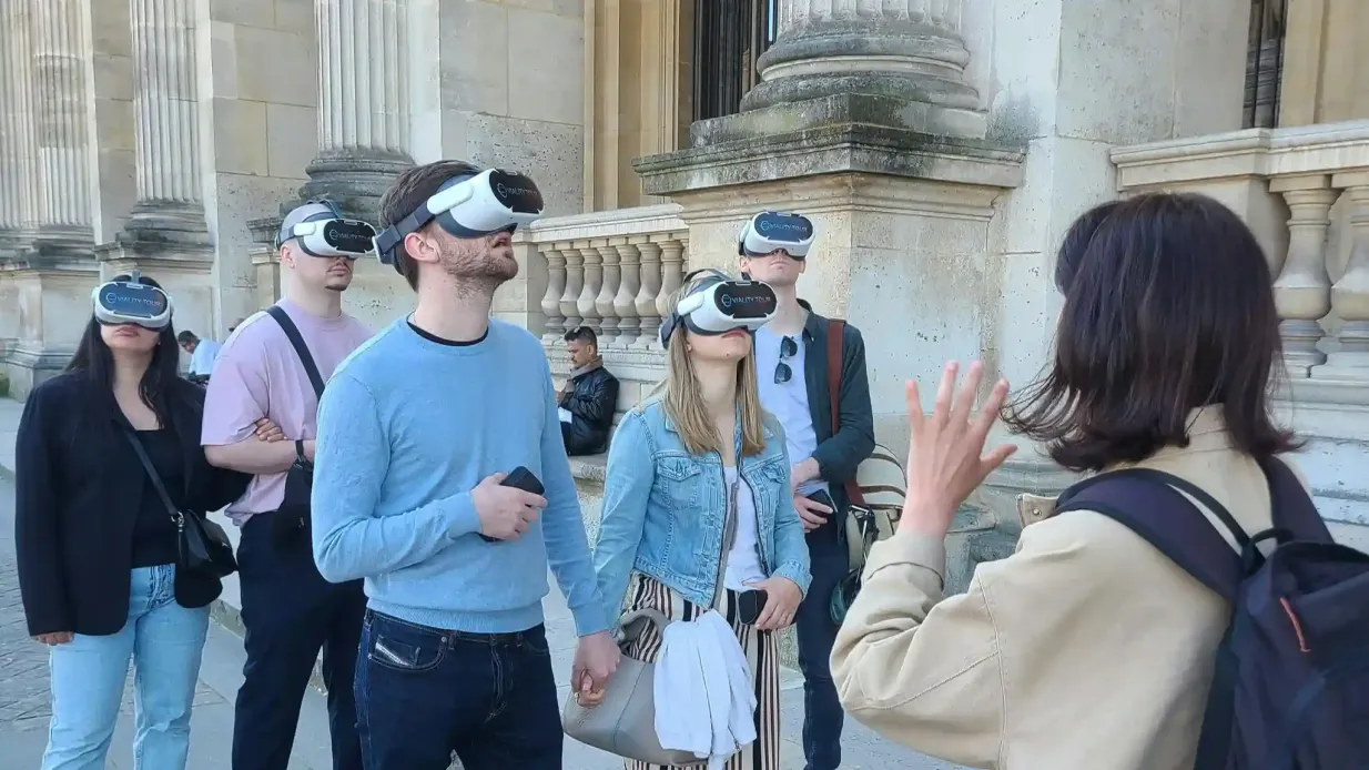 Paris : L'extérieur du Louvre : visite virtuelle immersive Fournie par VIALITY TOUR