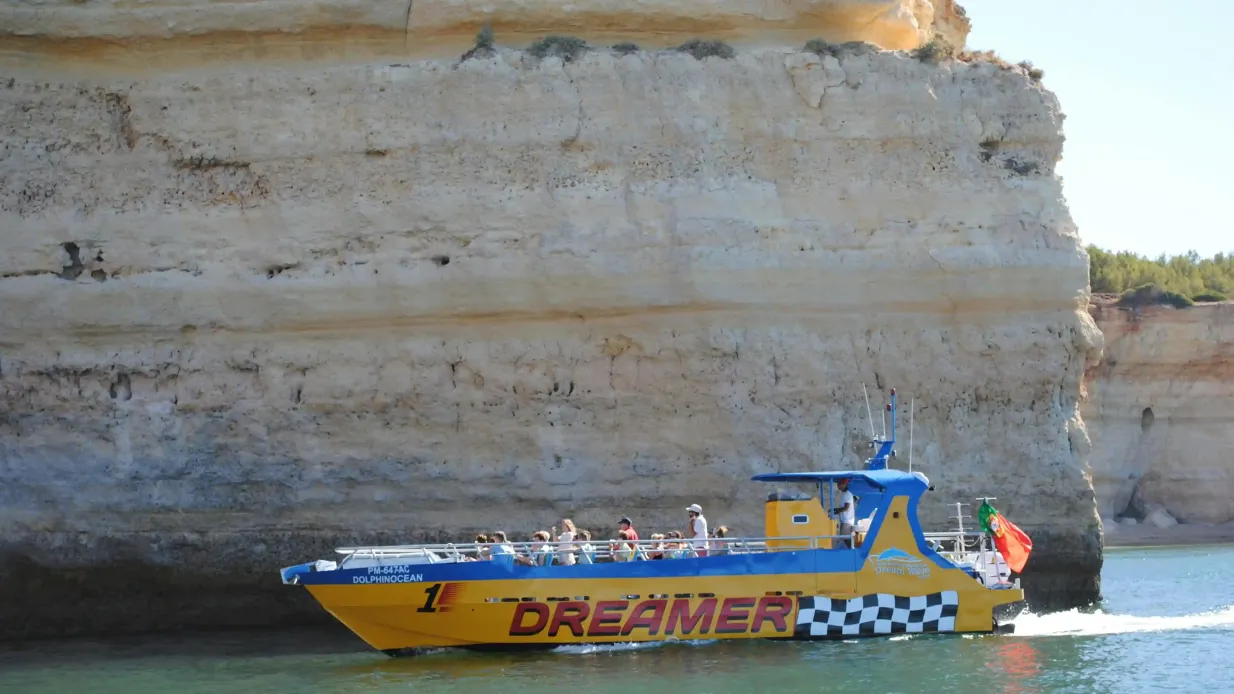 Benagil y Avistamiento de Delfines: Excursión en Jet Boat desde Albufeira Operado por Dream Wave Lda