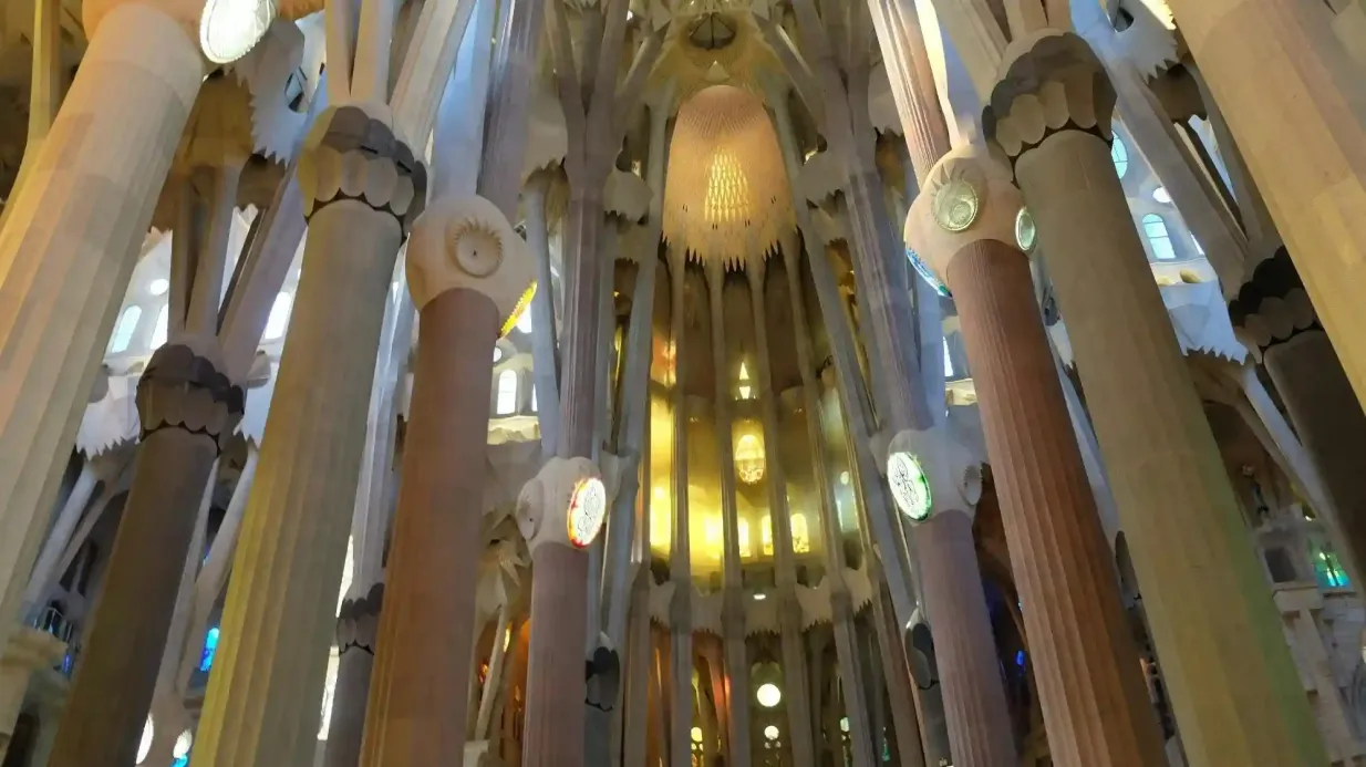 Sagrada Familia : Billet coupe-file + Visite guidée en petit groupe