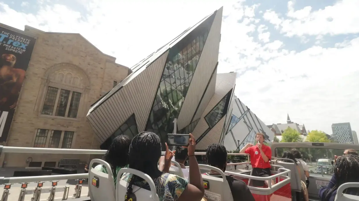 Toronto: Paseo en autobús turístico con crucero por el puerto Operado por City Sightseeing Toronto (Urban Inc)