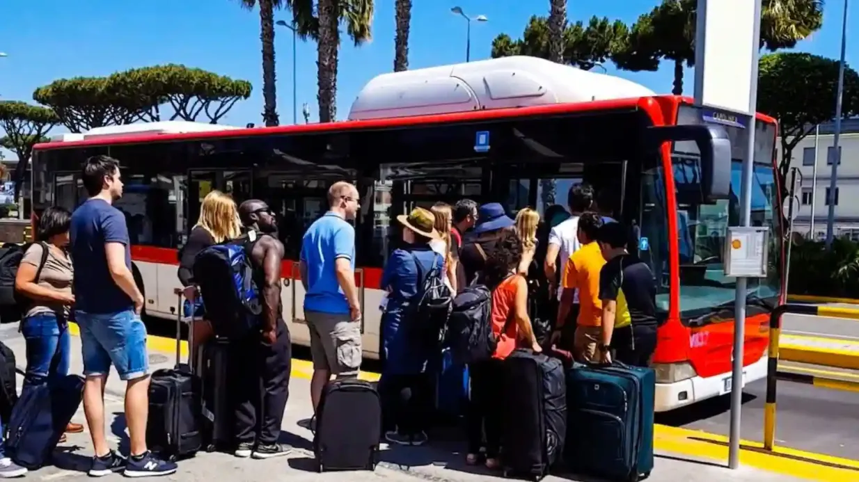 Nápoles: Traslado de ônibus de/para o aeroporto de Nápoles e a estação marítima de Nápoles