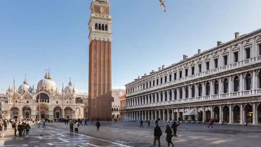 St. Mark's Basilica, Doge's Palace: Guided Tour + Gondola Ride on Grand Canal