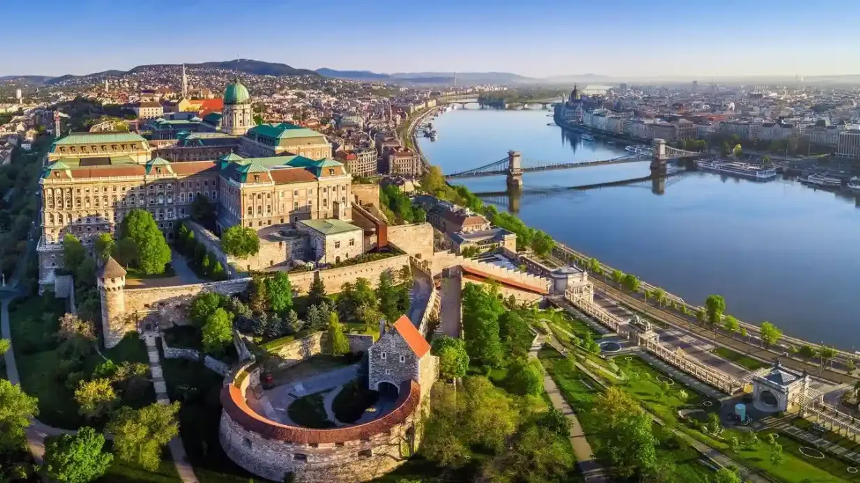 Budapest: Tour in autobus di 3 ore e crociera turistica di 1 ora Fornito da Eurama Kft