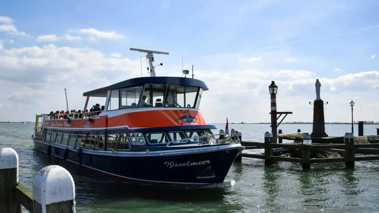 Volendam-Marken Express: tour de barco Organizado por Tiqets International B.V.