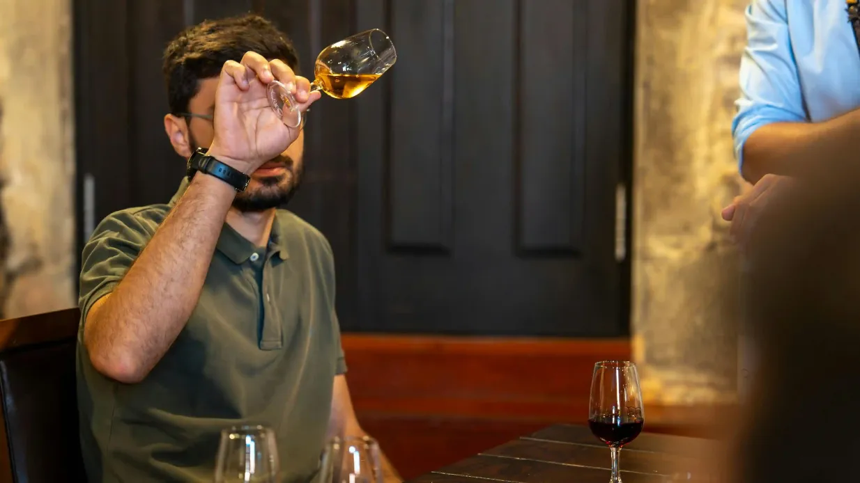 Porto : Visite guidée en tuk tuk + visite de la cave à vin de Porto avec dégustation + croisière Fournie par Urban Eco M C Turisticos, Lda