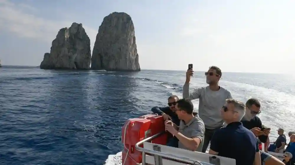Isola di Capri: Gita in giornata da Napoli con tour in barca dell'isola