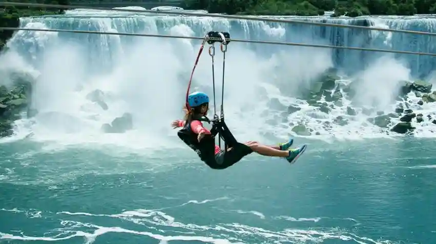 WildPlay Cascate del Niagara: Teleferica per le Cascate Fornito da WildPlay Niagara Falls: Zipline to the Falls