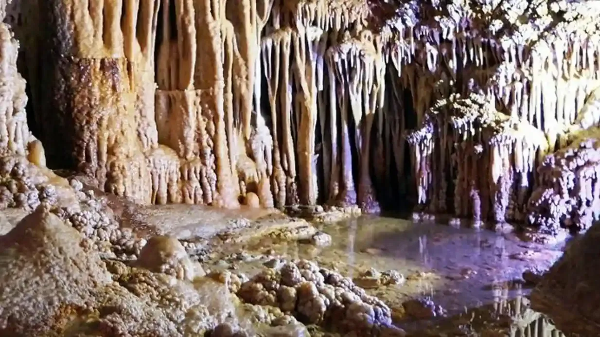 Cuevas de Génova: Entrada sin colas Operado por TOURADVISOR DMC SL