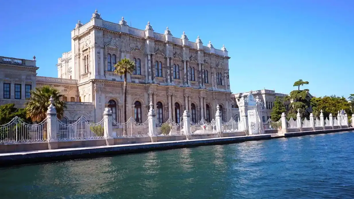 Estambul: Crucero por el Bósforo desde la estación de ferry de Eminönü + Audioguía