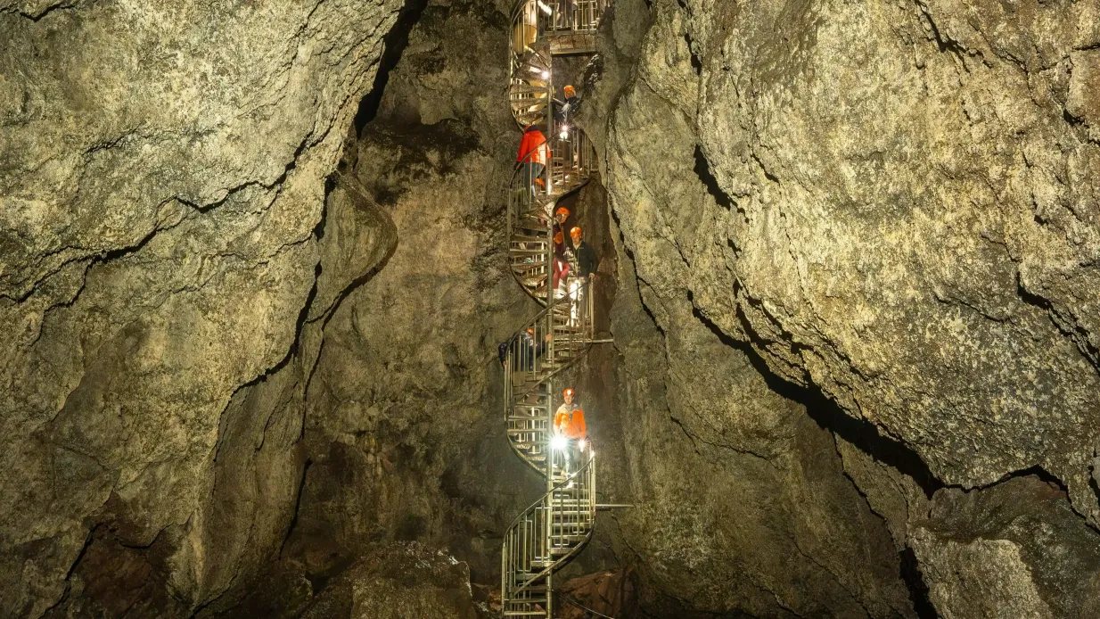 Tour della grotta di Vatnshellir Fornito da Summit Adventure Guides ehf.