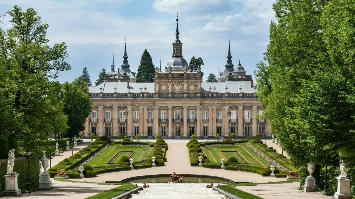 Royal Palace and Gardens of La Granja de San Ildefonso: Guided Tour Provided by Descubre Segovia SL