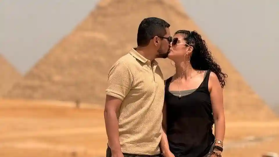 Grand Egyptian Museum & Giza Pyramids: Guided Tour + Lunch + Transfer