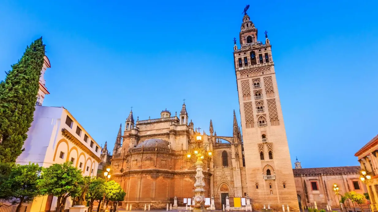 Biglietti per la Cattedrale di Siviglia e La Giralda: Biglietto d'ingresso + Tour guidato Fornito da Nhue Concierge S.L.