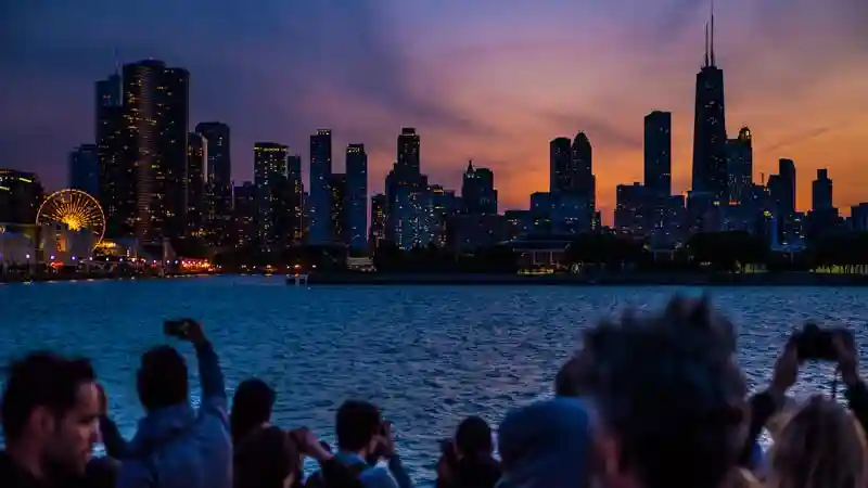 Lago Michigan y río Chicago: paseo en barco nocturno de 1,5 horas Operado por First Lady