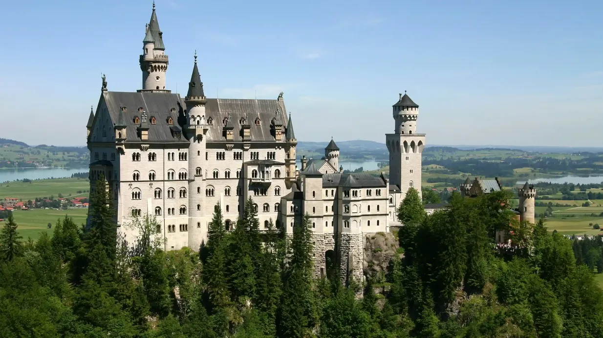 Neuschwanstein Castle: Day Trip from Munich + Roundtrip Transfer Provided by Radius Tours