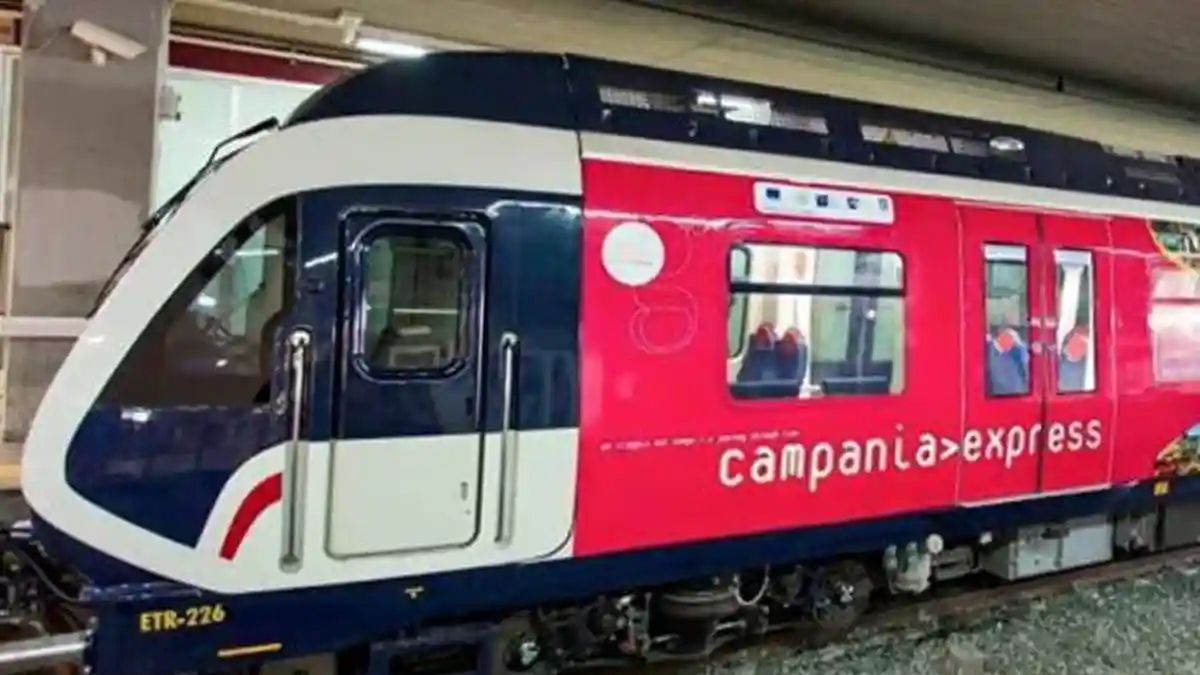 Nápoles: Traslado en tren Porta Nolana desde/hacia Sorrento