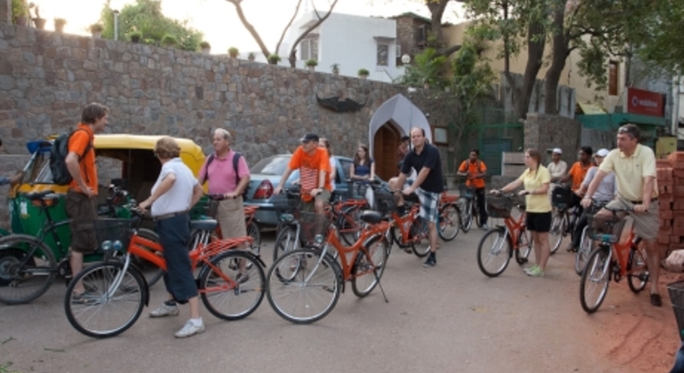 Tour di Nizamuddin a Delhi Fornito da Delhi By Cycle