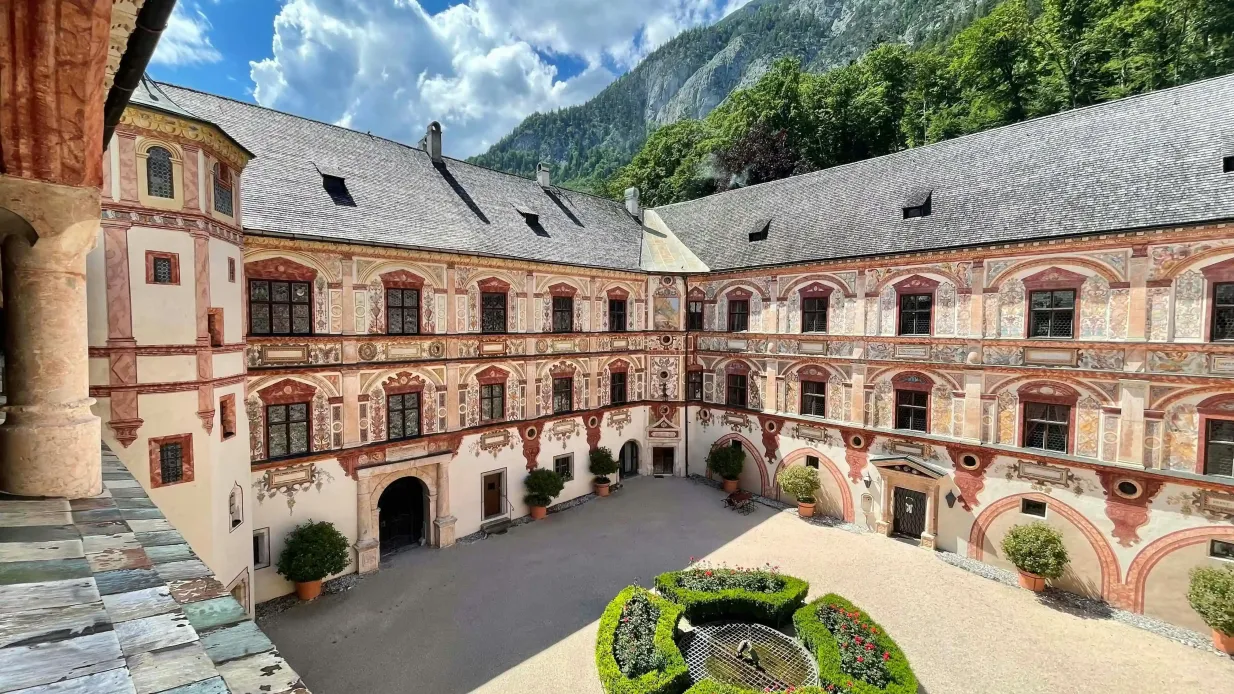 Eingang zum Schloss Tratzberg + Virtual Reality Tour Bereitgestellt von Schloss Tratzberg in Tirol