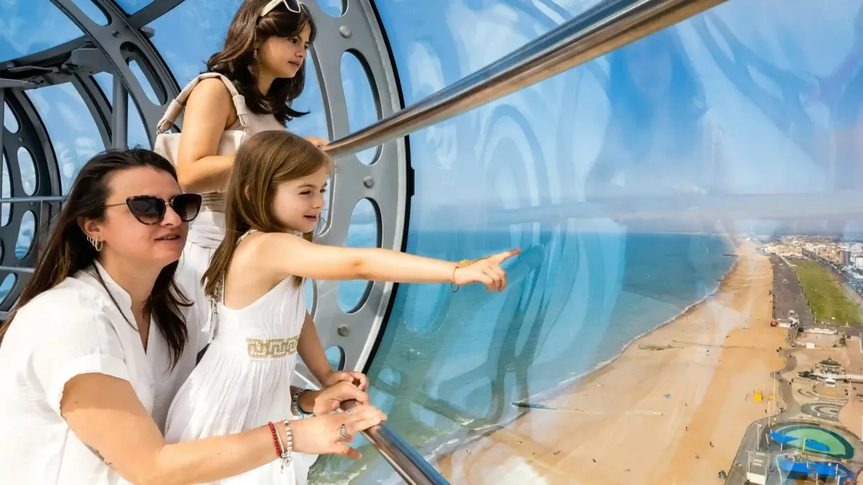 Brighton i360: Entrada no Sky Bar + taça de champanhe Organizado por Nightcap i360 Ltd