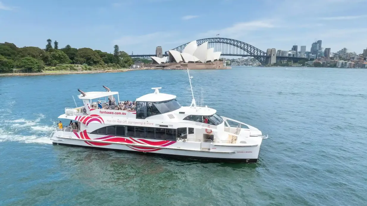 Croisière touristique dans le port de Sydney