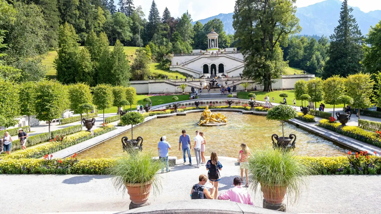 Neuschwanstein & Linderhof Castles: Guided Tour from Munich Provided by Autobus Oberbayern GmbH (new)