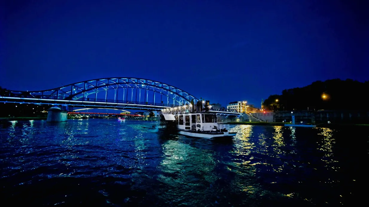 Krakow: Night Vistula River Cruise with Live Guide Provided by Aqua Fun - Krystian Kapusta