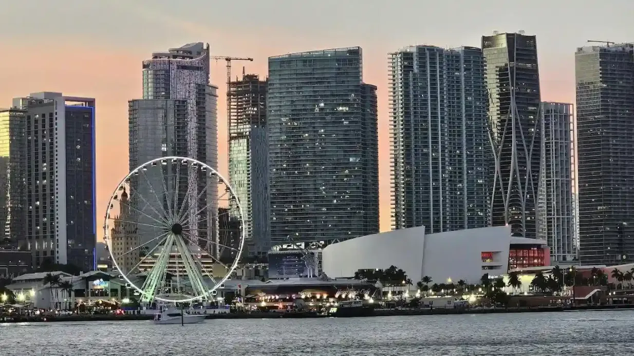Miami : Croisière au coucher du soleil avec Mojito Bar Fournie par Miami Skyline Cruises Inc