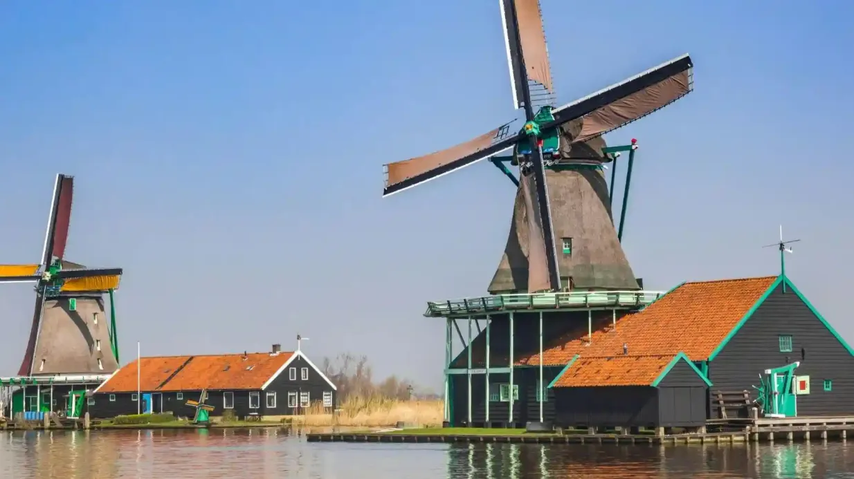 Zaanse Schans: Walking Tour with AI Guide on Your Mobile Provided by Walk this way