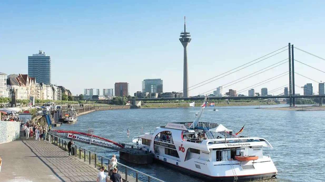 Düsseldorf : Croisière fluviale Fournie par KÖLN-DÜSSELDORFER Deutsche Rheinschiffahrt GmbH
