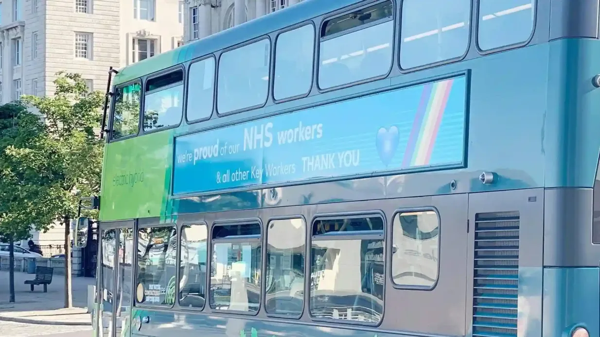 Liverpool: Autobus tra l'aeroporto John Lennon e la stazione degli autobus di Liverpool ONE Fornito da Distribusion Technologies GmbH (EUR)