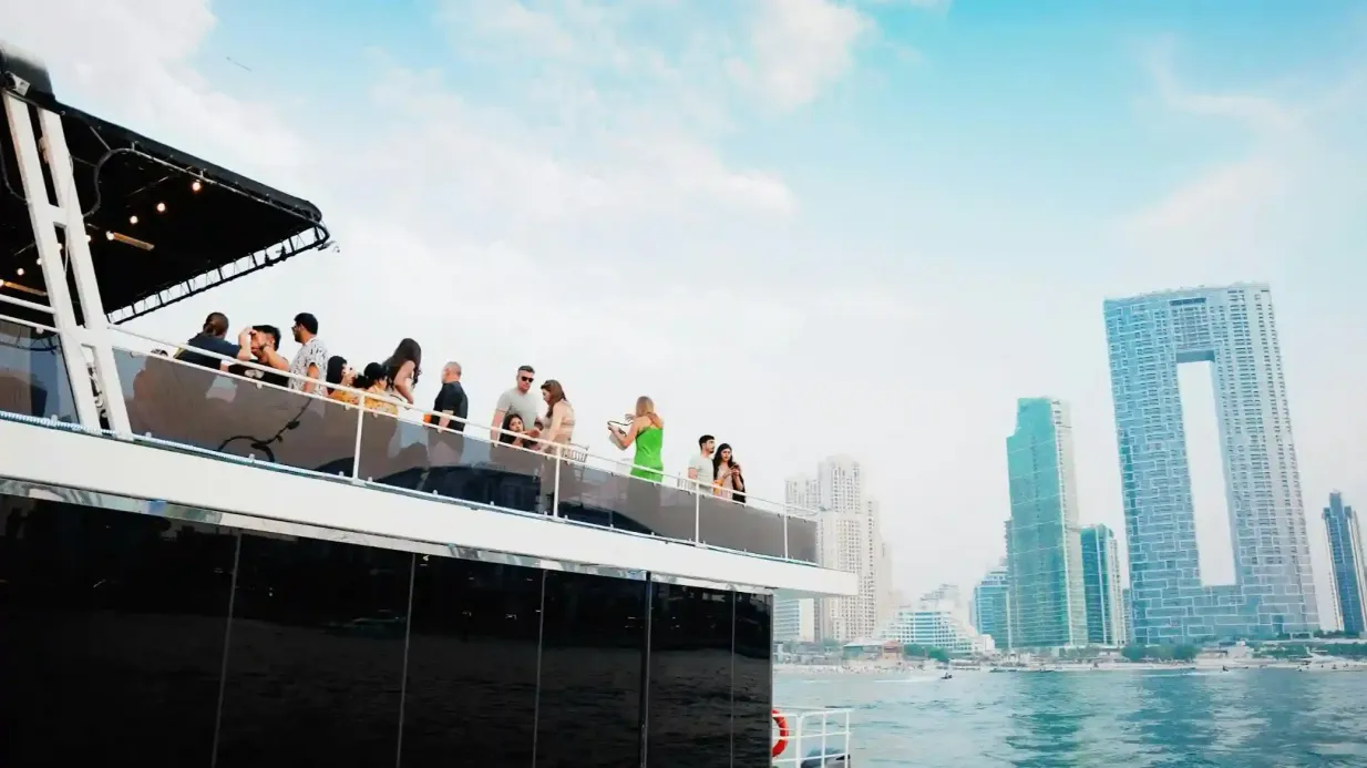 Dubai Marina: tour di 1 ora della casa galleggiante di Ain Dubai