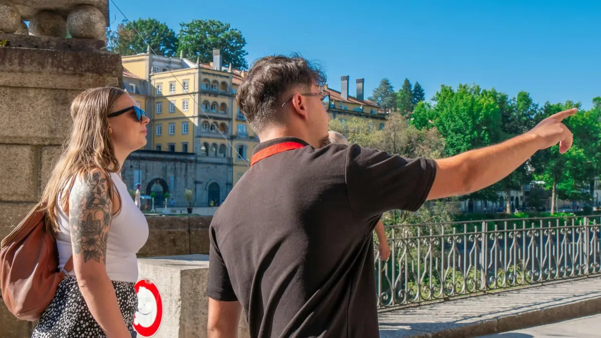 Vallée du Douro : Excursion d'une journée + croisière fluviale et déjeuner au départ de Porto Fournie par Living Tours Viagens e Turismo LDA