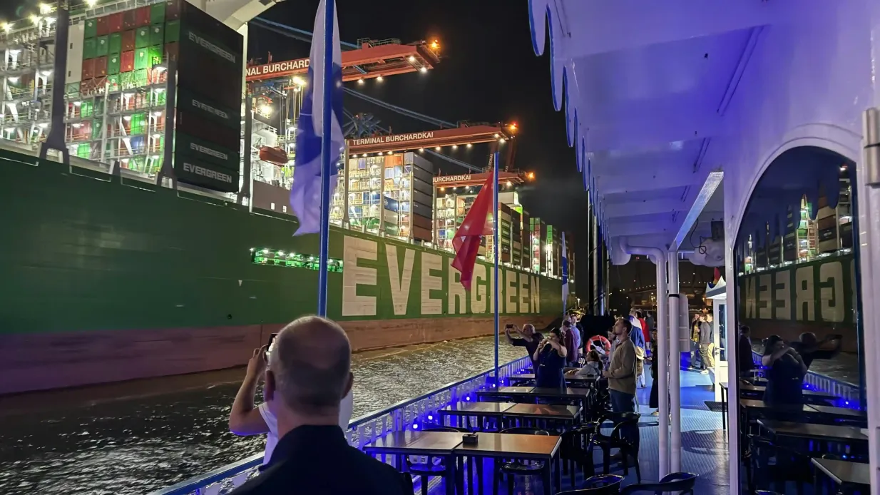 Hamburg: 90-Minute Evening Cruise Provided by Rainer Abicht – Elbreederei GmbH & Co. KG