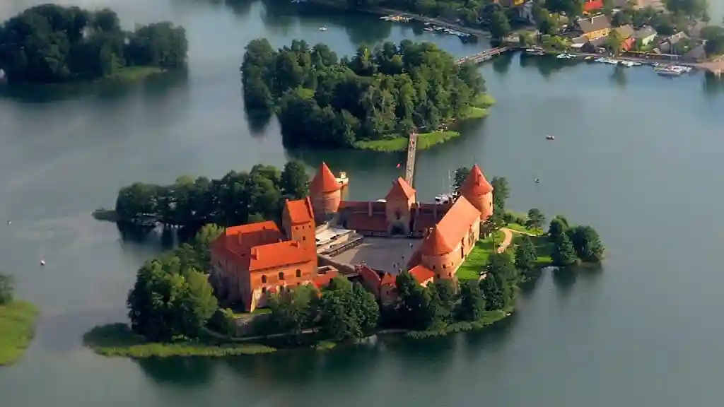Tour to Trakai Island from Vilnius + Trakai Castle Admission Provided by JSC Senamiescio gidas