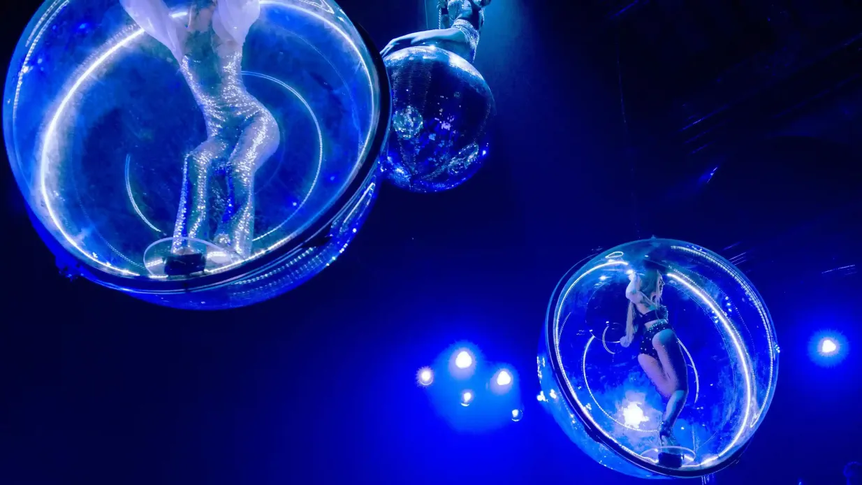 Paradis Latin: Jantar e espetáculo de cabaret à noite